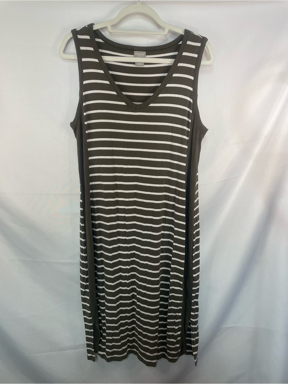 Chicos Zenergy striped midi dress with cute slits at the bottom. Size 8/10P
